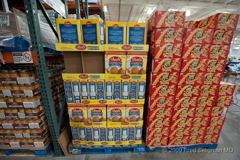 20090829_224923 D3.jpg - Costco, Chicoutimi. Dad's cookies are big in Canada